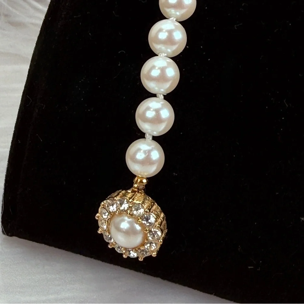 Gorgeous, vintage dressy, faux pearl bling bracelet